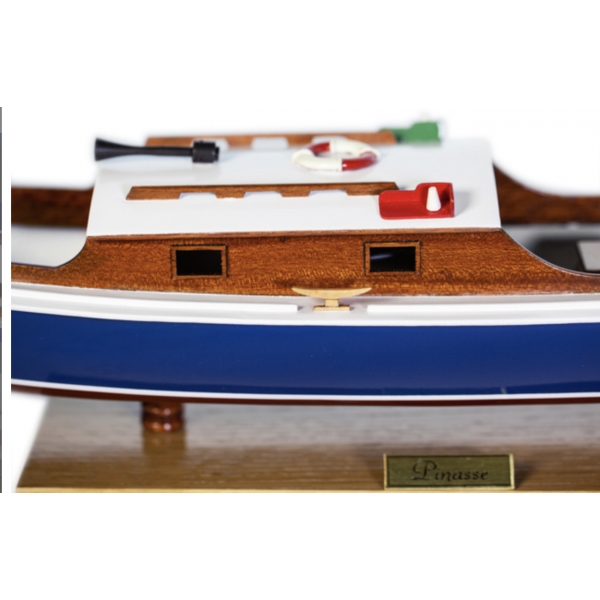 maquette de bateaux de bassin