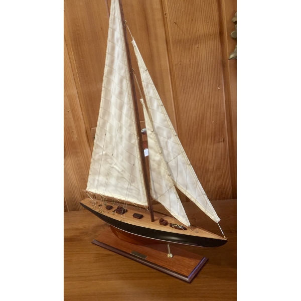 Maquette Endeavour - Maquette bateau en bois peint - Marie Galante