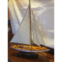 MAQUETTE  DE VOILIER COUPE AMERICA SHAMROCK