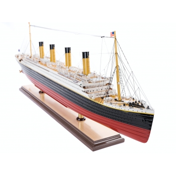 https://www.marie-galante-benodet.com/2596-thickbox_default/maquette-du-paquebot-titanic.jpg