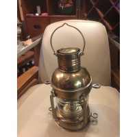 Lampe de bateau en laiton vieilli et métal à pétrole 