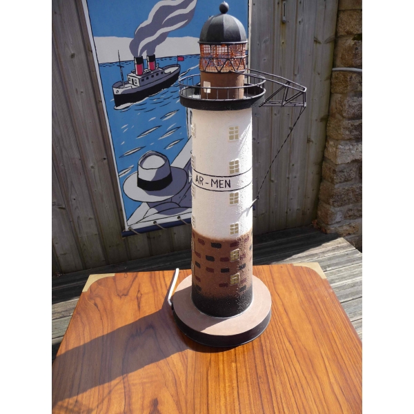 Lampe phare marin : reproduction du phare Ar Men de l'Ile de Sein