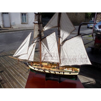 https://www.marie-galante-benodet.com/482-thickbox_default/maquette-du-vaisseau-la-recouvrance.jpg