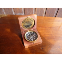 Boussole en coffret vernis